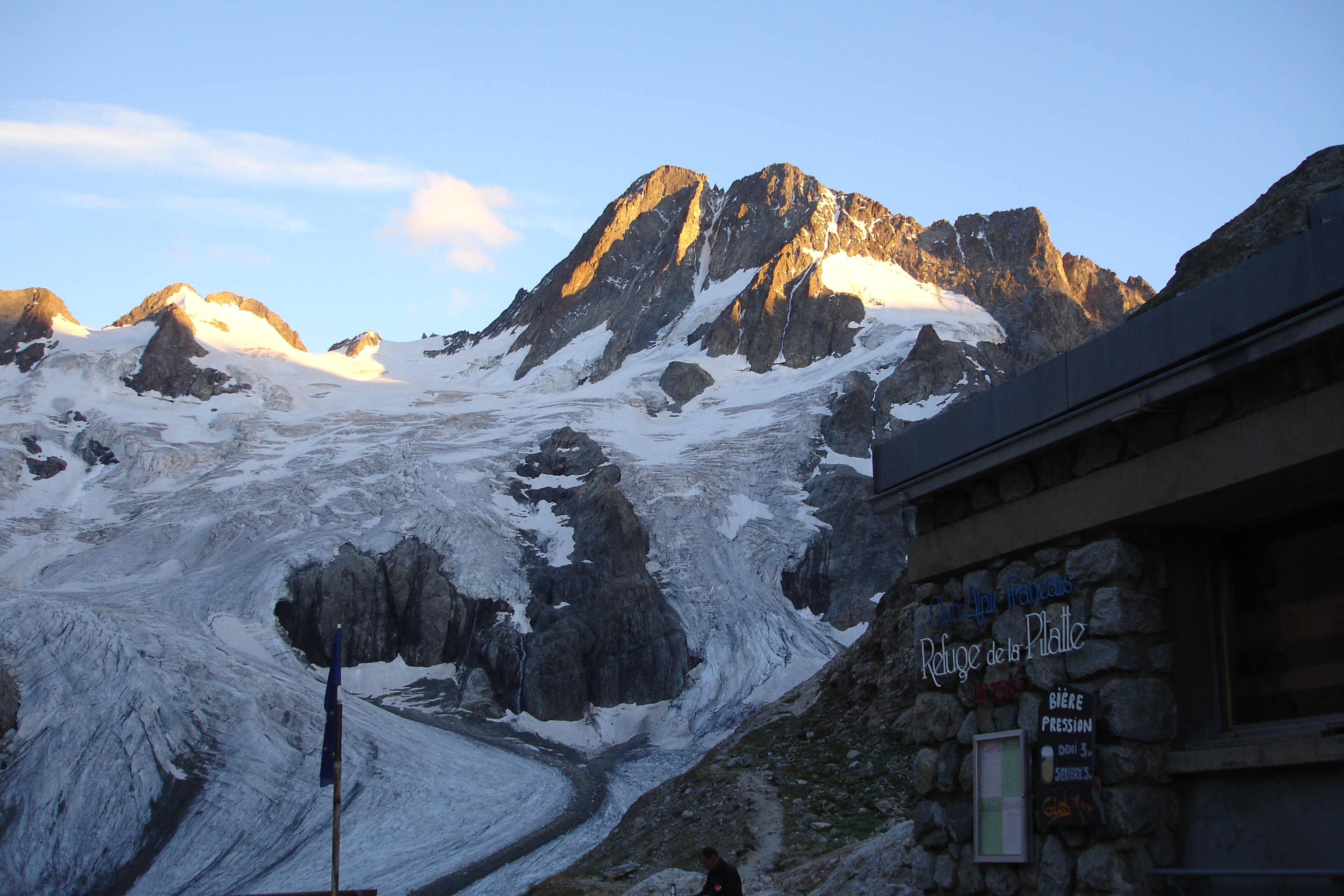 Refuge de Pilatte and Les Bans behind