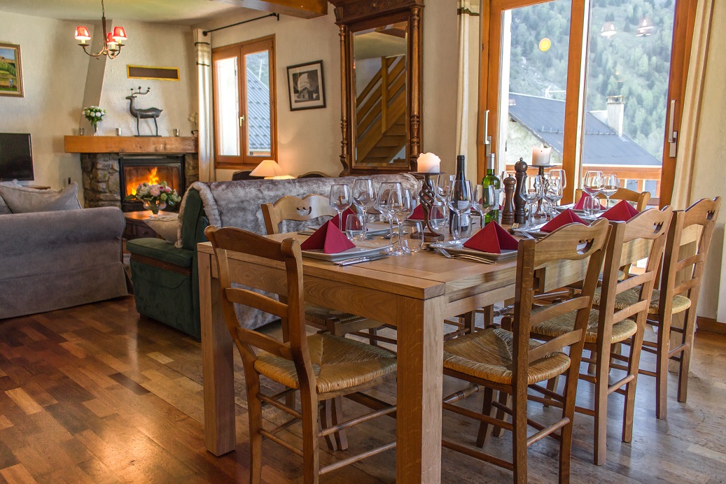Dining  3 